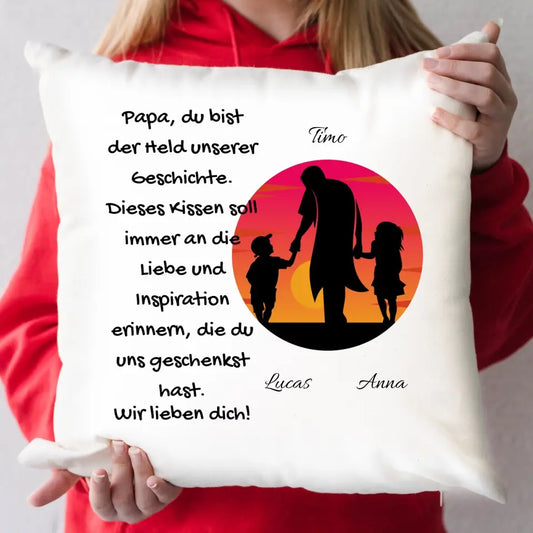 Vatertags, Geburtstags oder einfach nur so Kissen. Name der Tochter des Sohnes und vom Papa, Papakissen, vatertags kissen mit sohn und tochter Motiv, du bist unser Held, Namens Kissen, individuelles Kissen mit namen bei Printitup.de